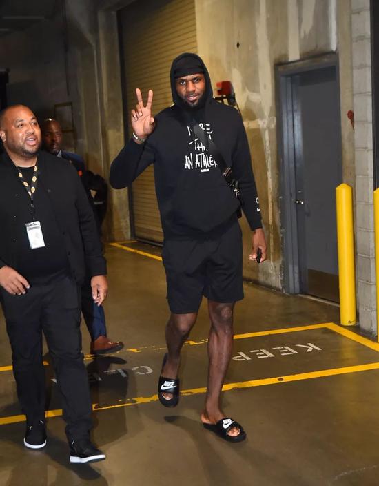 同名同命，皇社、埃瓦尔两位同名且曾同队的旧将今年先后辞世（同名曾为皇社、埃瓦尔并肩的两位旧将今年相继离世）