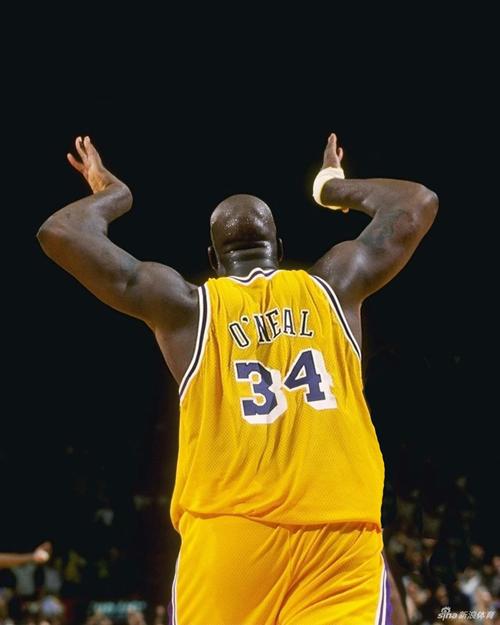 广东男篮防守稳固力克上海（广东男篮凭强悍防守击败上海队）