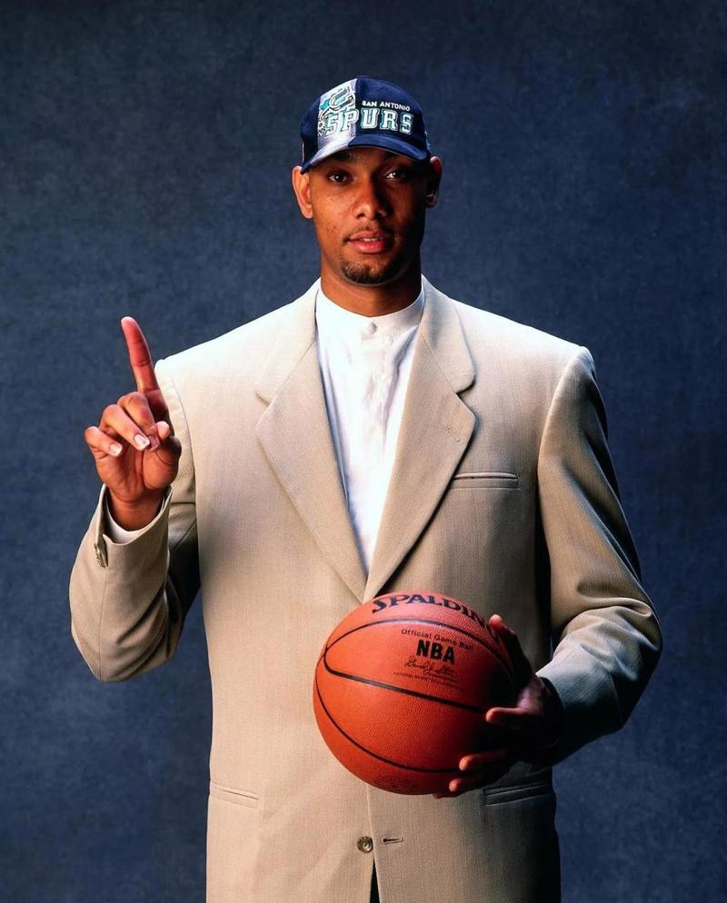 跟队：米兰有意签下阿图博卢，卡普里莱和雷斯特也在名单中（随队记者：米兰有意引进阿图博卢，卡普里莱与雷斯特同列候选名单）